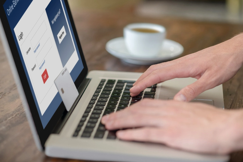 facebook-mainonta-tietokoneella Facebook-mainonnan hallinta tietokoneella